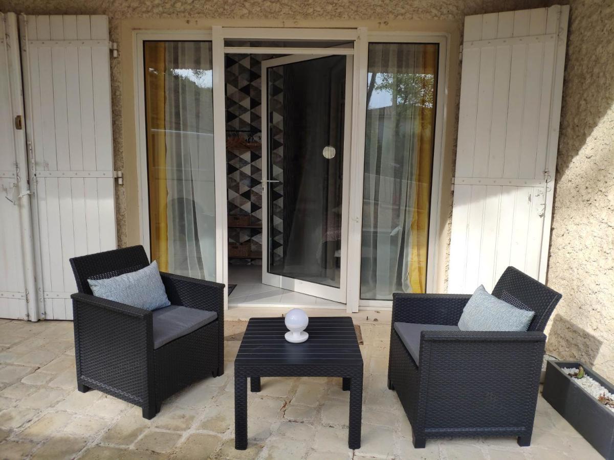 La Tourelle Suite Cosy Entre Vignoble Aixois Et Luberon Le Puy-Sainte-Réparade Extérieur photo