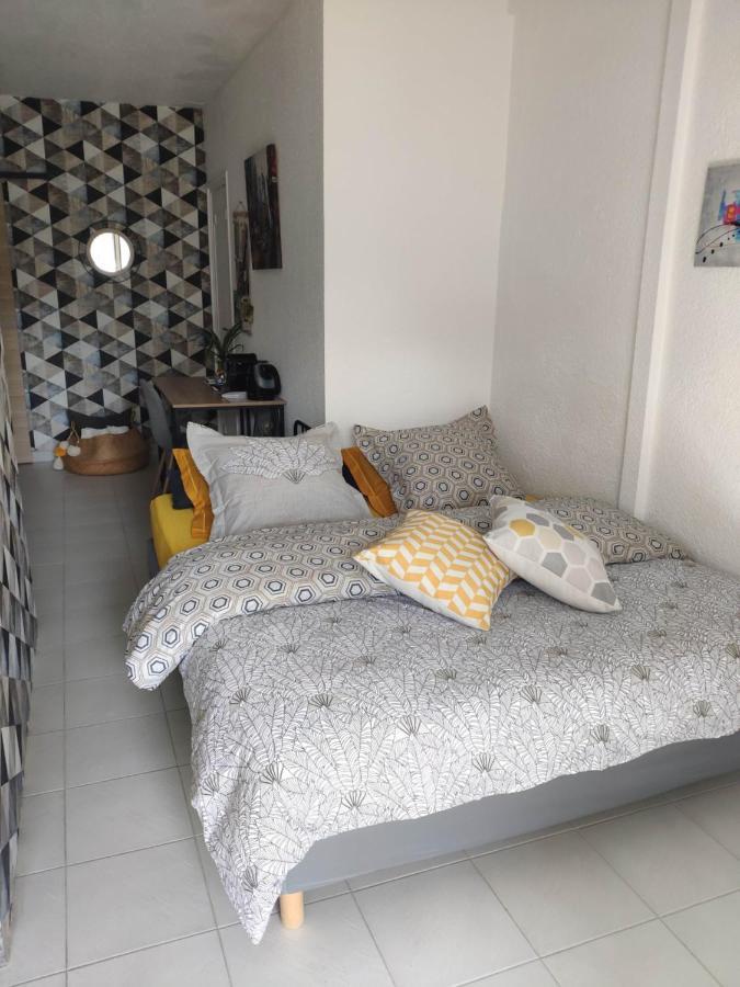 La Tourelle Suite Cosy Entre Vignoble Aixois Et Luberon Le Puy-Sainte-Réparade Extérieur photo