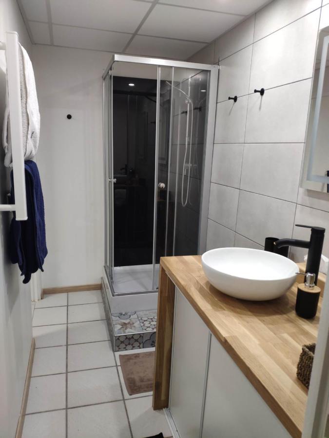 La Tourelle Suite Cosy Entre Vignoble Aixois Et Luberon Le Puy-Sainte-Réparade Extérieur photo