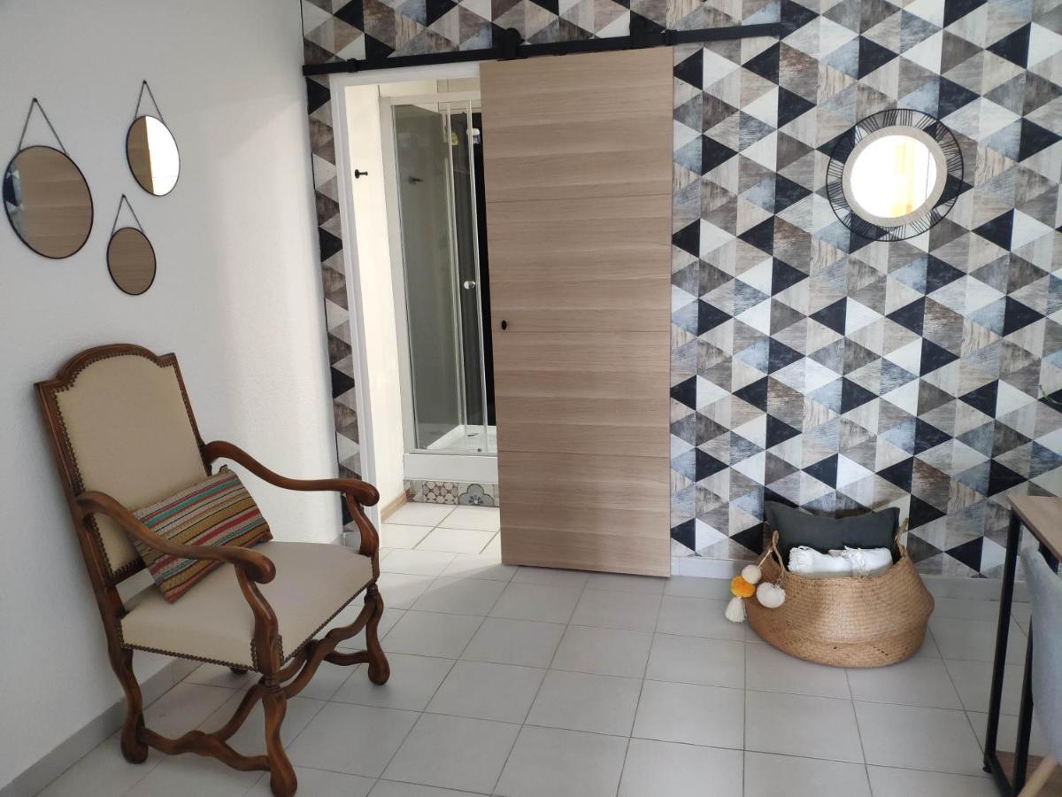La Tourelle Suite Cosy Entre Vignoble Aixois Et Luberon Le Puy-Sainte-Réparade Extérieur photo