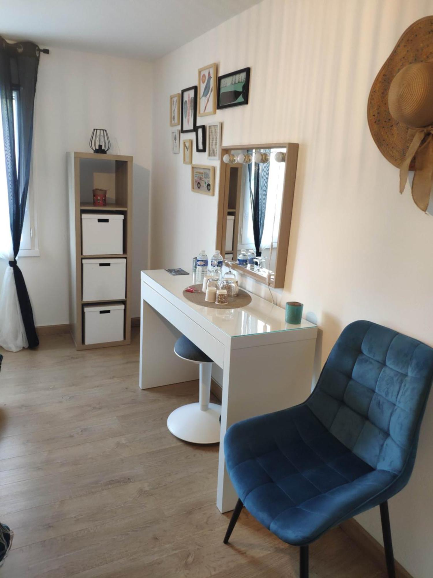 La Tourelle Suite Cosy Entre Vignoble Aixois Et Luberon Le Puy-Sainte-Réparade Extérieur photo