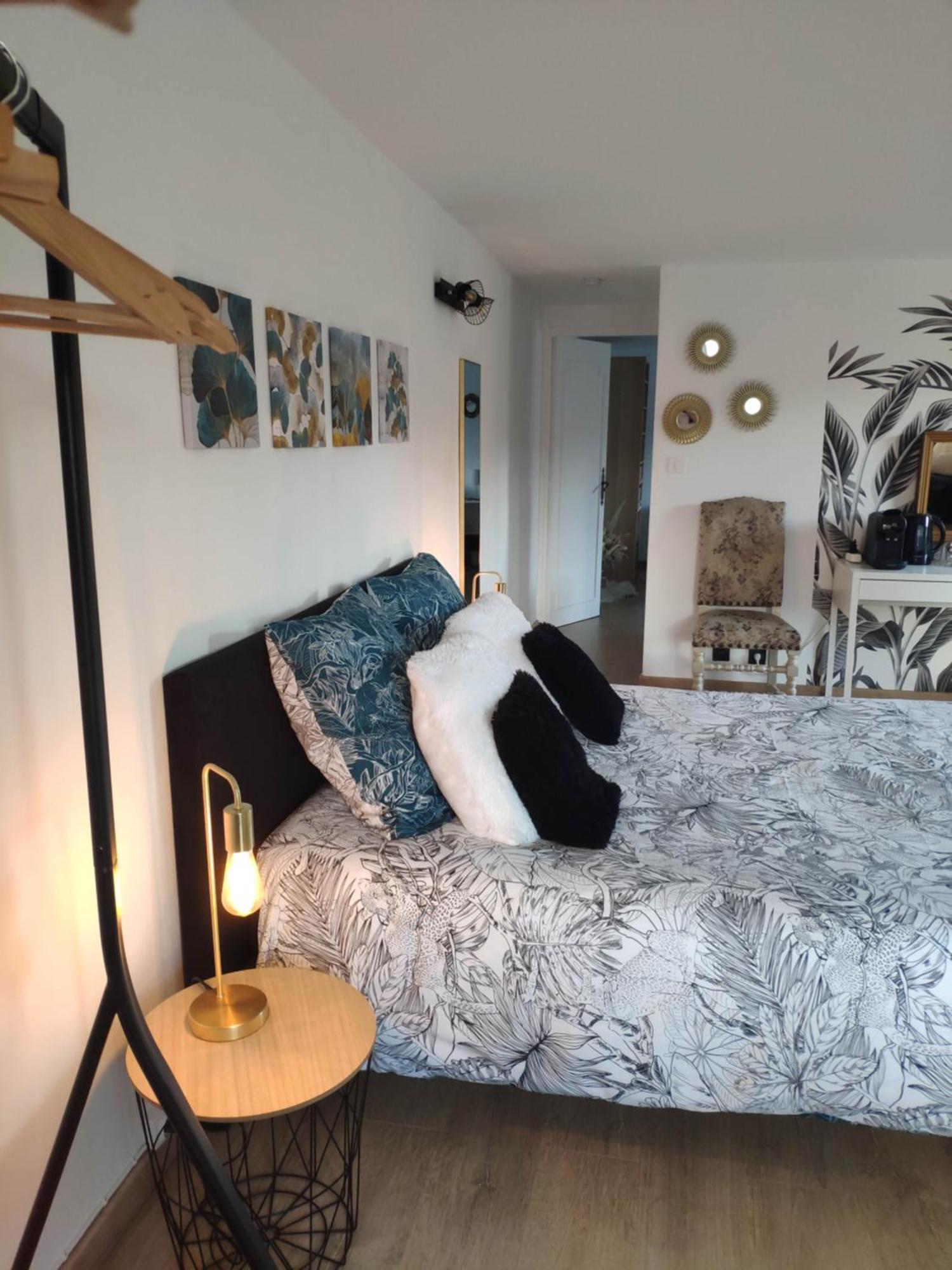 La Tourelle Suite Cosy Entre Vignoble Aixois Et Luberon Le Puy-Sainte-Réparade Extérieur photo