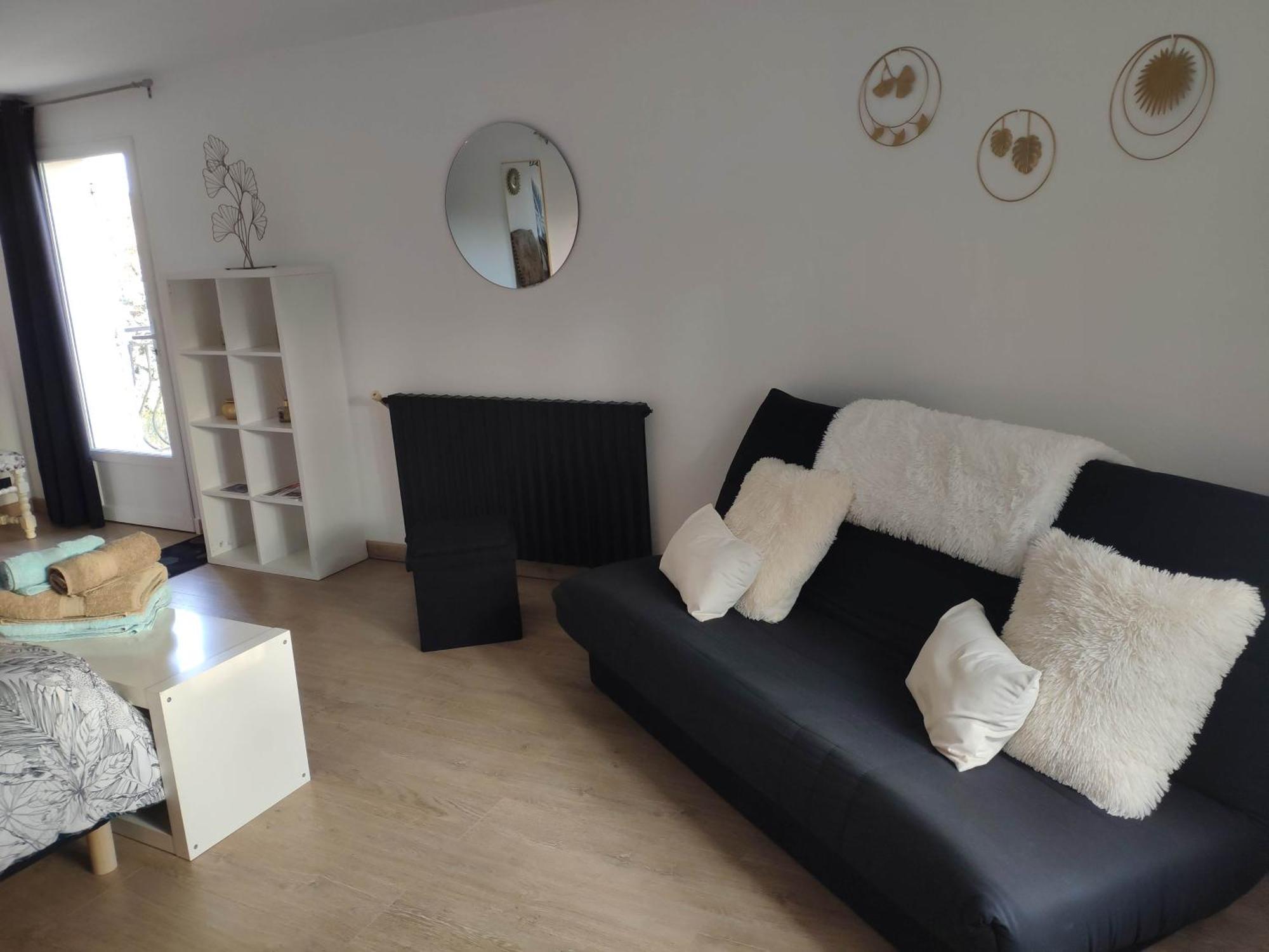 La Tourelle Suite Cosy Entre Vignoble Aixois Et Luberon Le Puy-Sainte-Réparade Extérieur photo