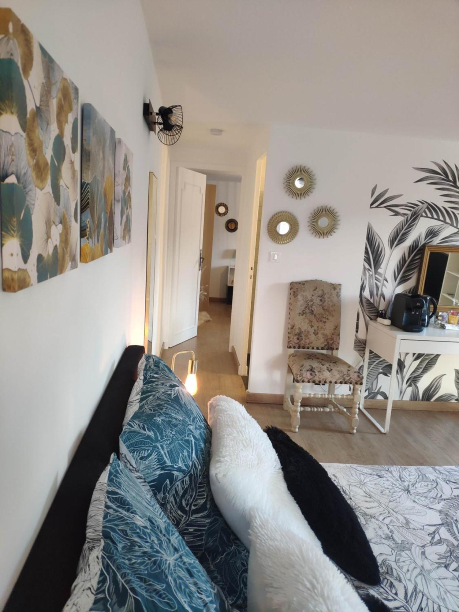La Tourelle Suite Cosy Entre Vignoble Aixois Et Luberon Le Puy-Sainte-Réparade Extérieur photo